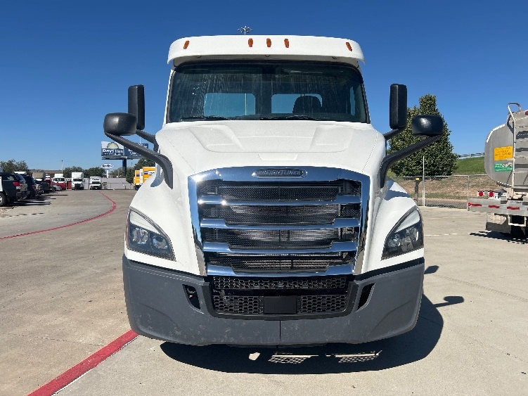 2020 Freightliner Cascadia in Amarillo, TX — photo 2
