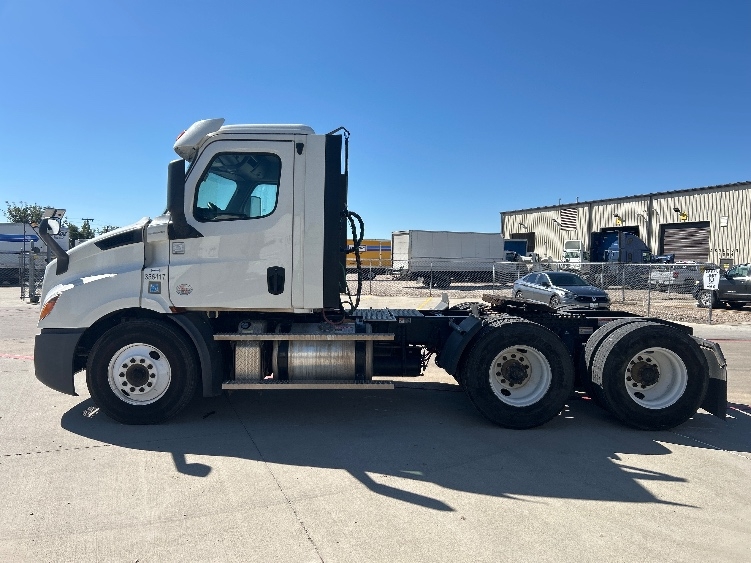 2020 Freightliner Cascadia in Amarillo, TX — photo 4