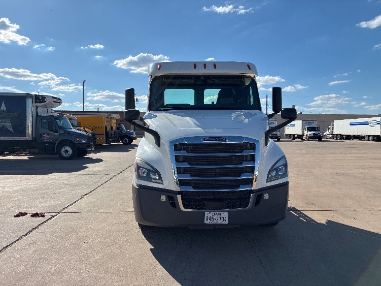 2020 Freightliner Cascadia in Lubbock, TX — photo 2