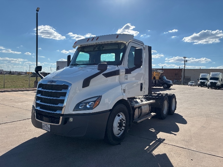 2020 Freightliner Cascadia in Lubbock, TX — photo 3