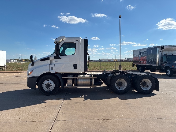 2020 Freightliner Cascadia in Lubbock, TX — photo 4