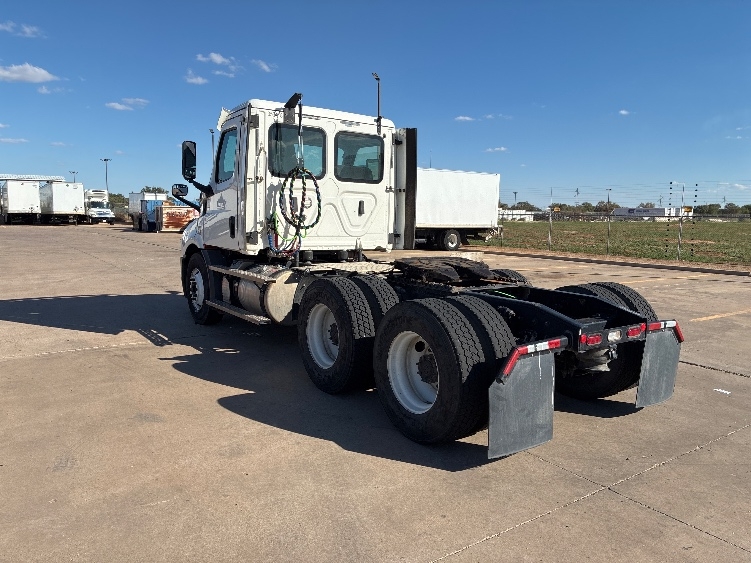 2020 Freightliner Cascadia in Lubbock, TX — photo 5
