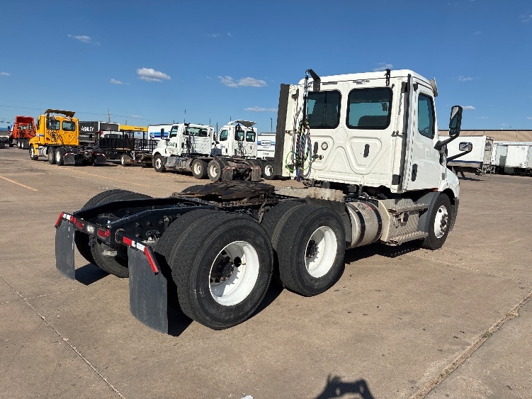 2020 Freightliner Cascadia in Lubbock, TX — photo 7