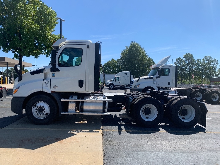2020 Freightliner Cascadia in Concord, NC — photo 4