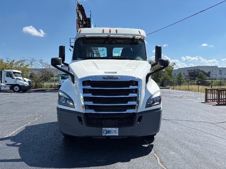 2020 Freightliner Cascadia in Concord, NC — photo 2