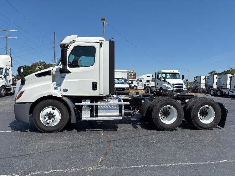2020 Freightliner Cascadia in Concord, NC — photo 4