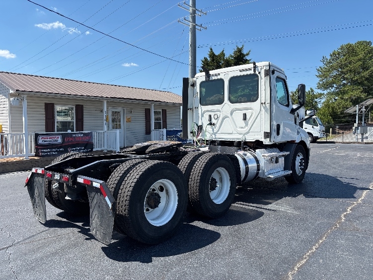 2020 Freightliner Cascadia in Concord, NC — photo 7
