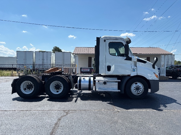 2020 Freightliner Cascadia in Concord, NC — photo 8