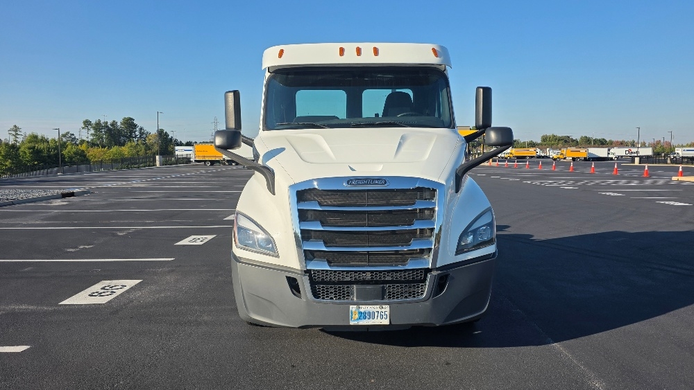 2020 Freightliner Cascadia in Concord, NC — photo 2
