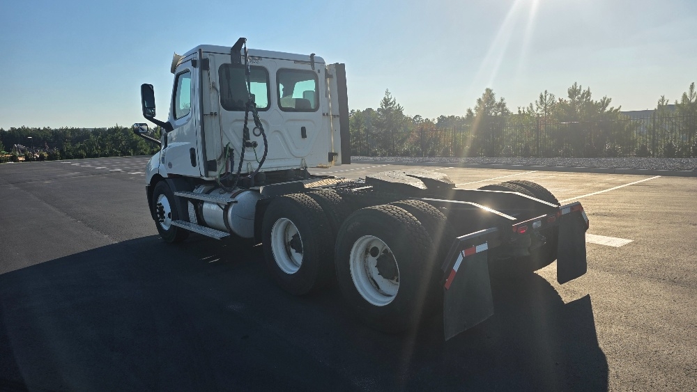 2020 Freightliner Cascadia in Concord, NC — photo 5