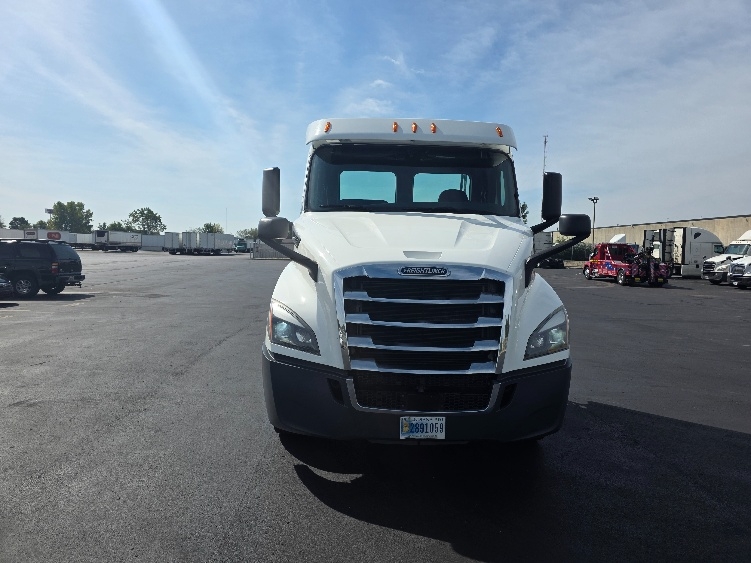 2020 Freightliner Cascadia in Indianapolis, IN — photo 2