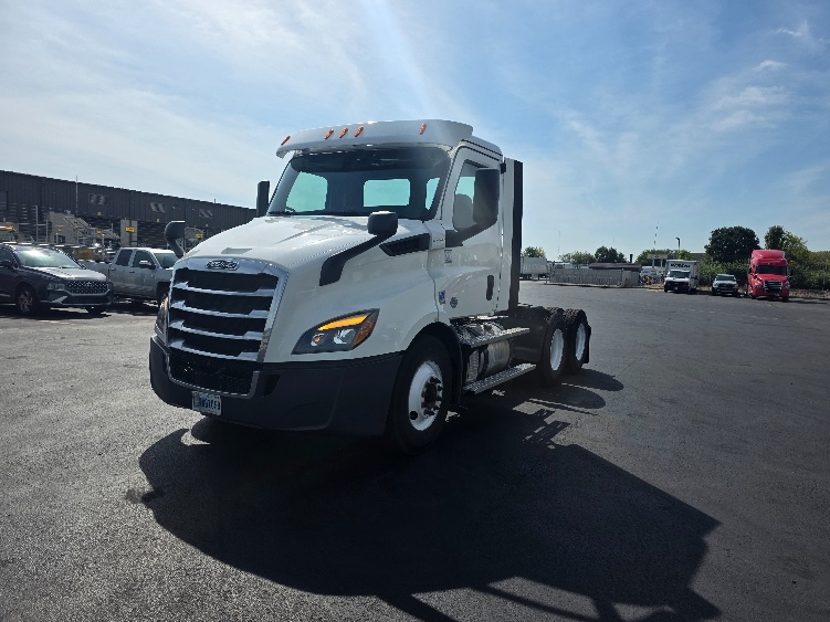 2020 Freightliner Cascadia in Indianapolis, IN — photo 3