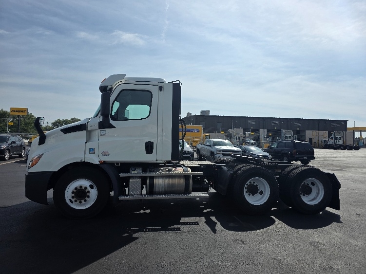 2020 Freightliner Cascadia in Indianapolis, IN — photo 4