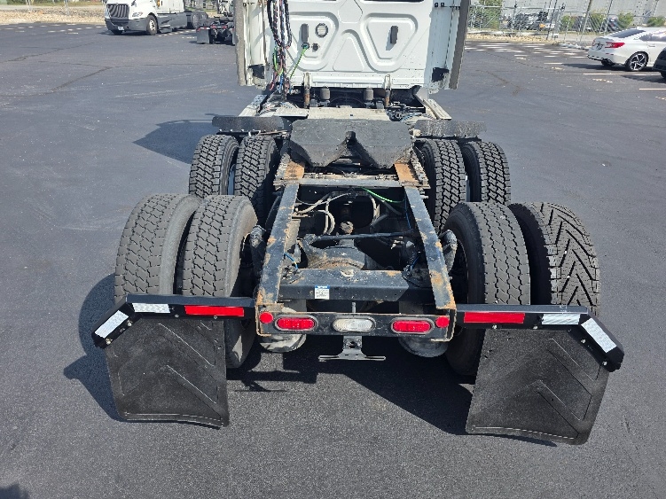 2020 Freightliner Cascadia in Indianapolis, IN — photo 6