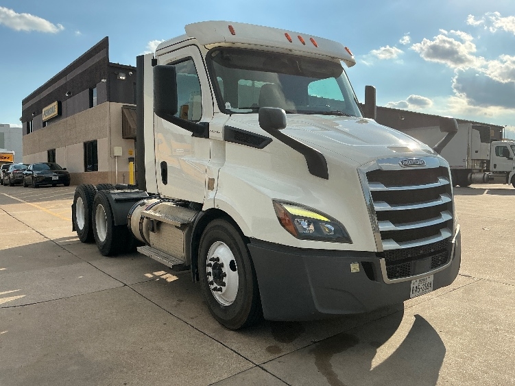 2020 Freightliner Cascadia in Grand Prairie, TX