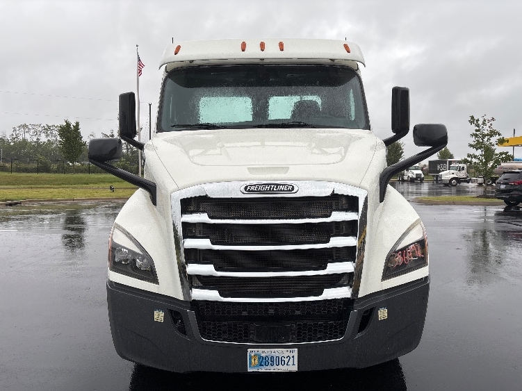 2020 Freightliner Cascadia in Greensboro, NC — photo 2