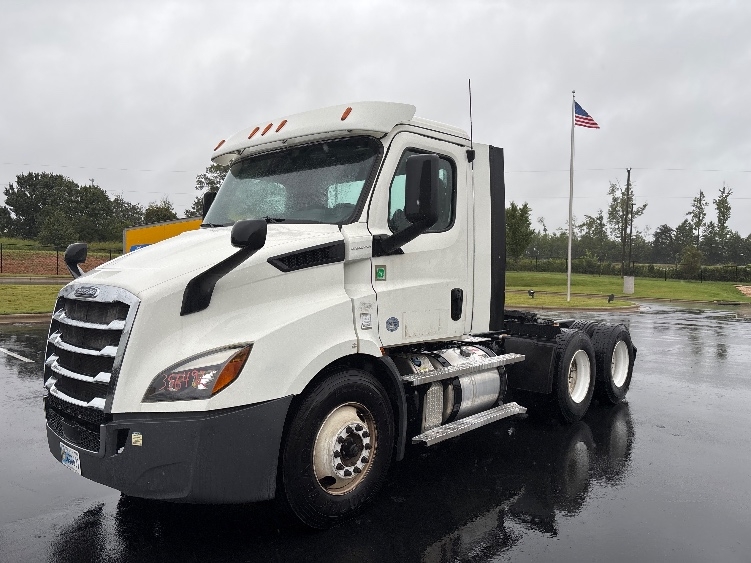 2020 Freightliner Cascadia in Greensboro, NC — photo 3