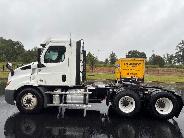 2020 Freightliner Cascadia in Greensboro, NC — photo 4
