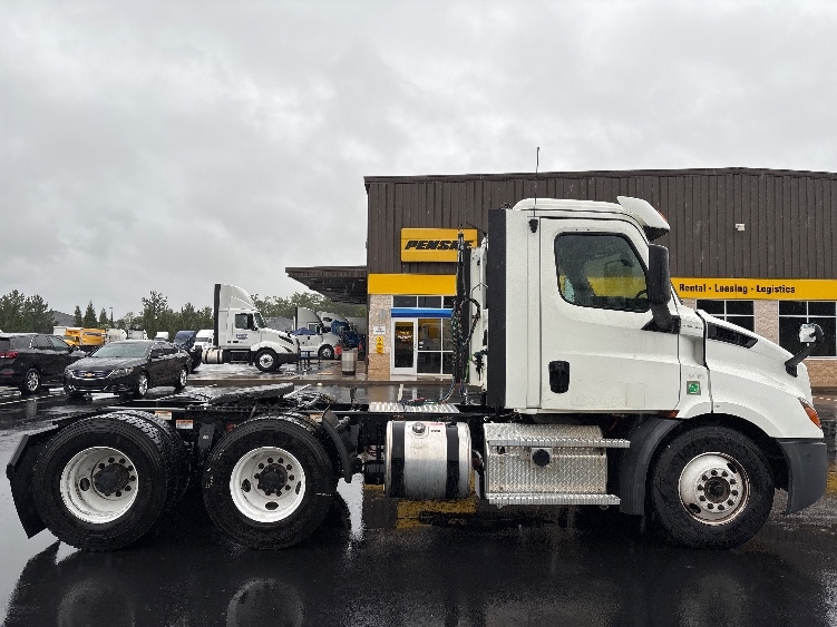 2020 Freightliner Cascadia in Greensboro, NC — photo 8
