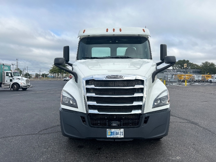 2020 Freightliner Cascadia in Piqua, OH — photo 2