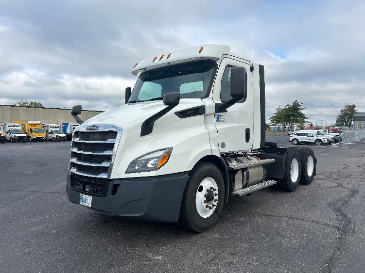 2020 Freightliner Cascadia in Piqua, OH — photo 3