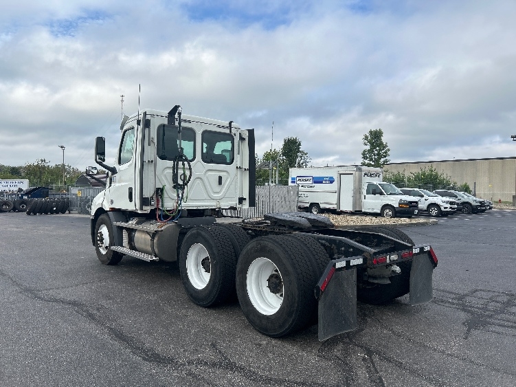 2020 Freightliner Cascadia in Piqua, OH — photo 5