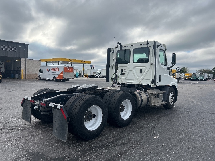 2020 Freightliner Cascadia in Piqua, OH — photo 7