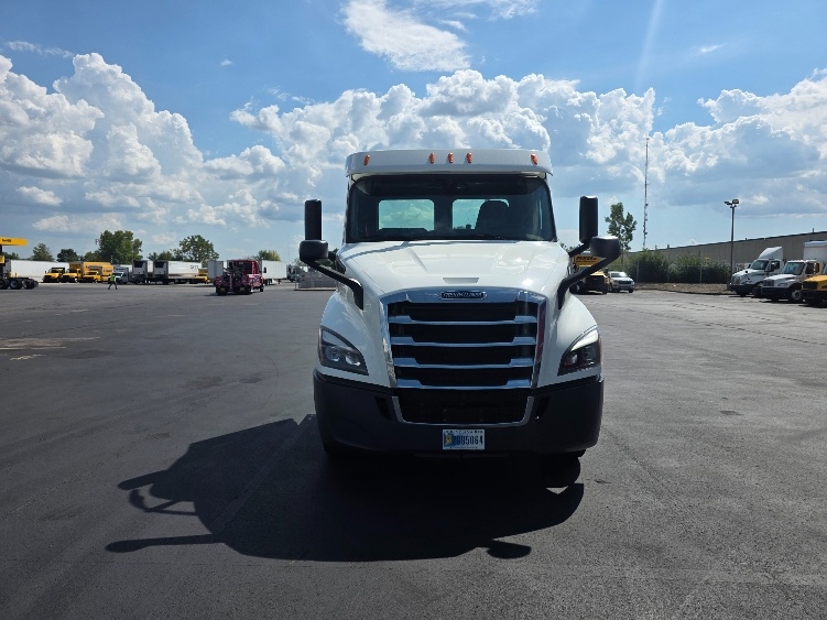 2020 Freightliner Cascadia in Indianapolis, IN — photo 2