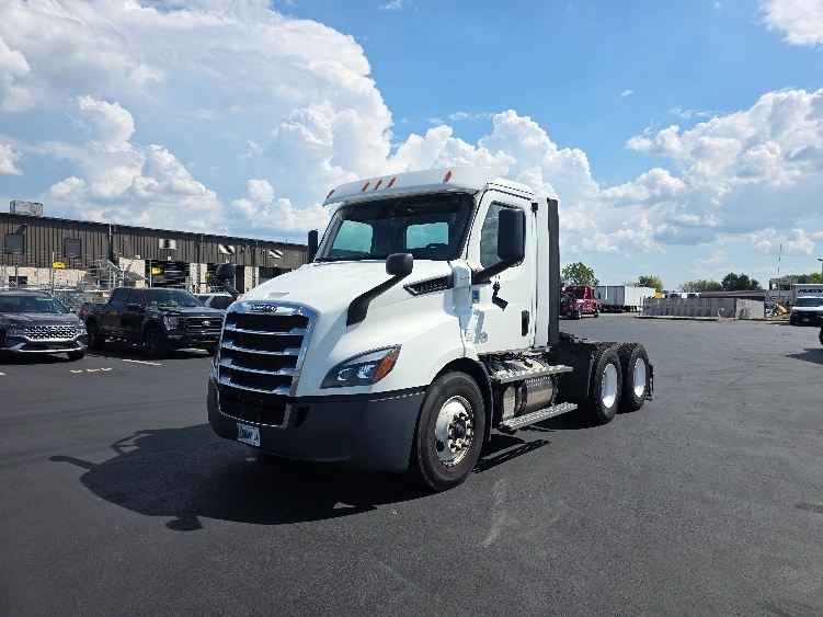 2020 Freightliner Cascadia in Indianapolis, IN — photo 3