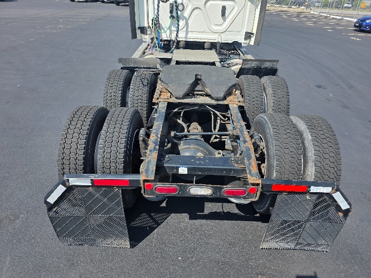 2020 Freightliner Cascadia in Indianapolis, IN — photo 6