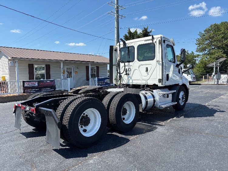 2020 Freightliner Cascadia in Concord, NC — photo 7