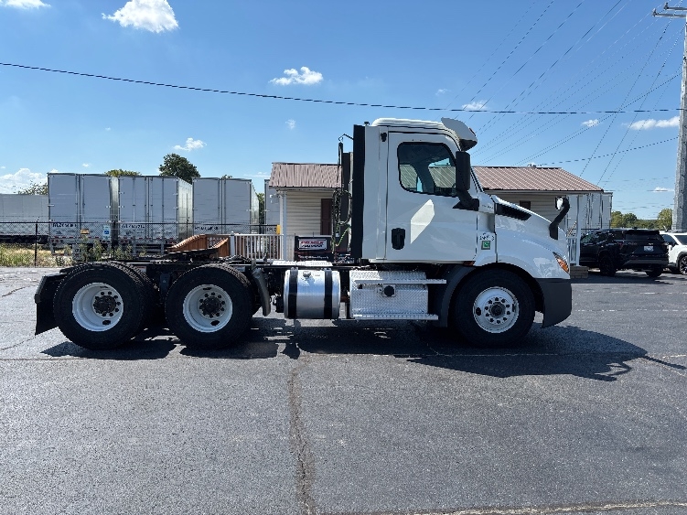 2020 Freightliner Cascadia in Concord, NC — photo 8