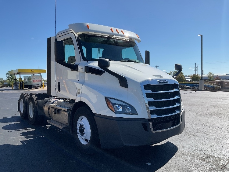 2020 Freightliner Cascadia in Neenah, WI