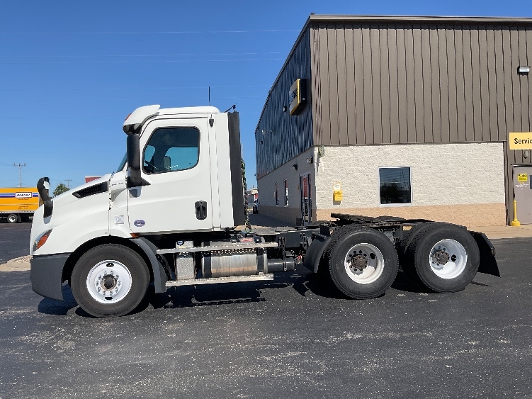 2020 Freightliner Cascadia in Neenah, WI — photo 4