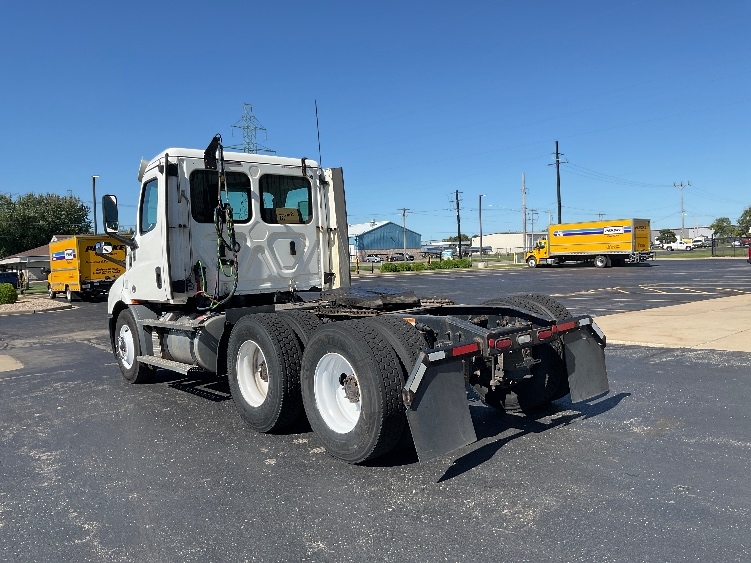 2020 Freightliner Cascadia in Neenah, WI — photo 5