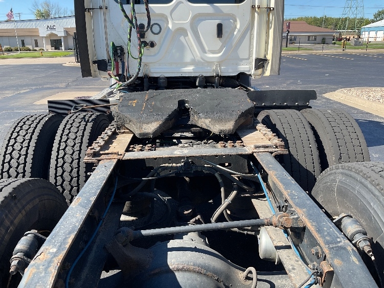 2020 Freightliner Cascadia in Neenah, WI — photo 6