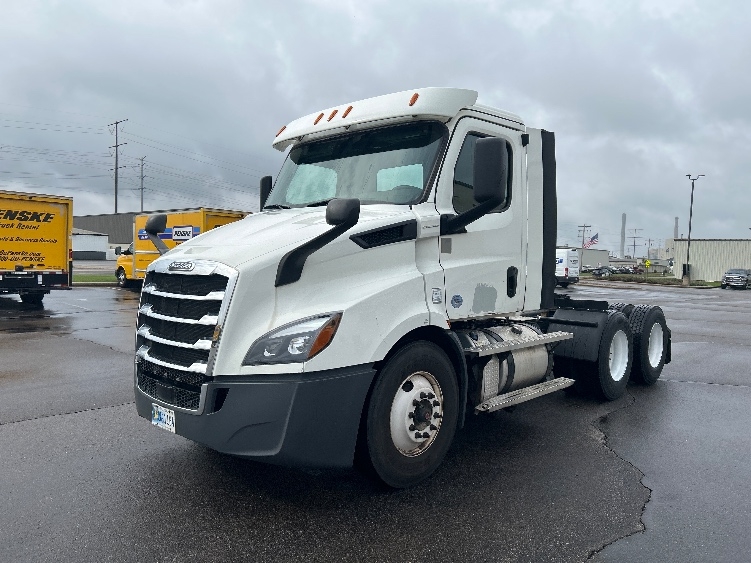 2020 Freightliner Cascadia in Rothschild, WI — photo 3