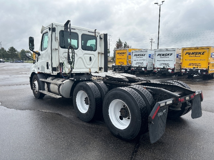 2020 Freightliner Cascadia in Rothschild, WI — photo 5