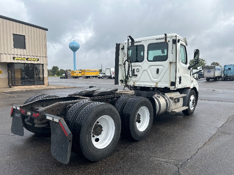 2020 Freightliner Cascadia in Rothschild, WI — photo 7
