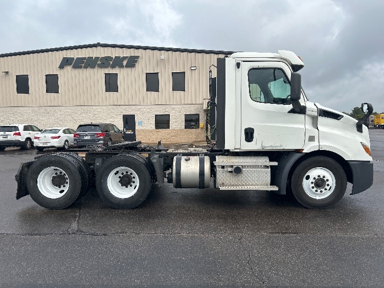 2020 Freightliner Cascadia in Rothschild, WI — photo 8