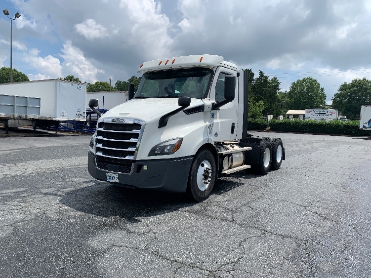 2020 Freightliner Cascadia in Concord, NC — photo 3