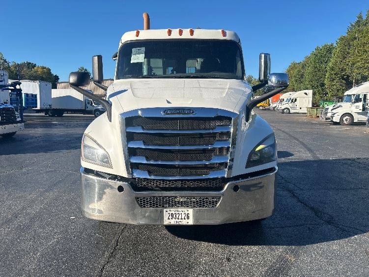 2020 Freightliner Cascadia in Concord, NC — photo 2