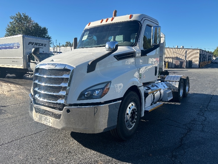 2020 Freightliner Cascadia in Concord, NC — photo 3