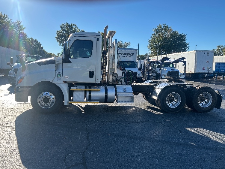 2020 Freightliner Cascadia in Concord, NC — photo 4
