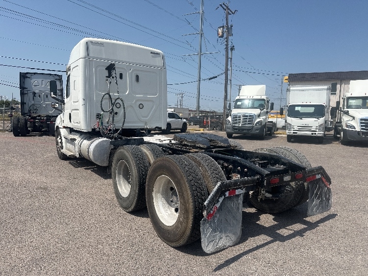 2020 Freightliner Cascadia in Dallas, TX — photo 5