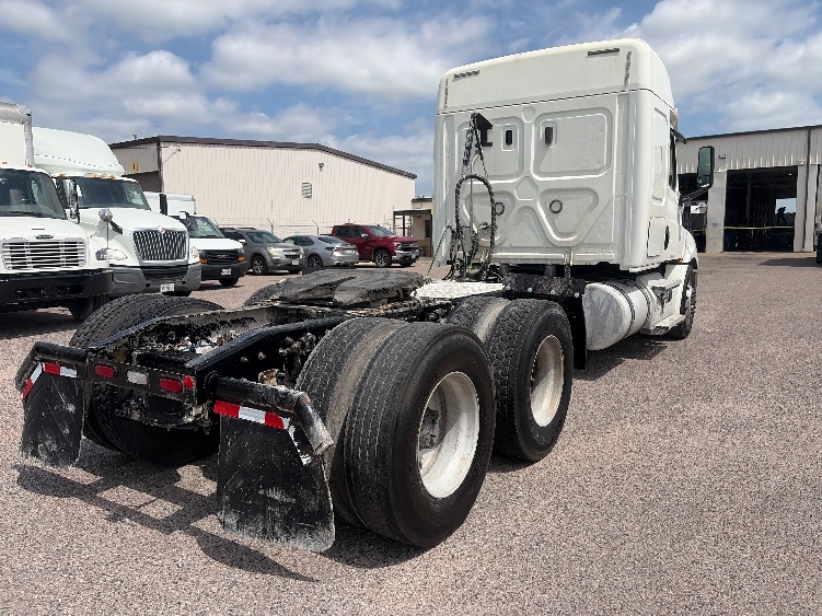 2020 Freightliner Cascadia in Dallas, TX — photo 7