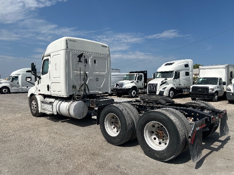 2020 Freightliner Cascadia in Dallas, TX — photo 5