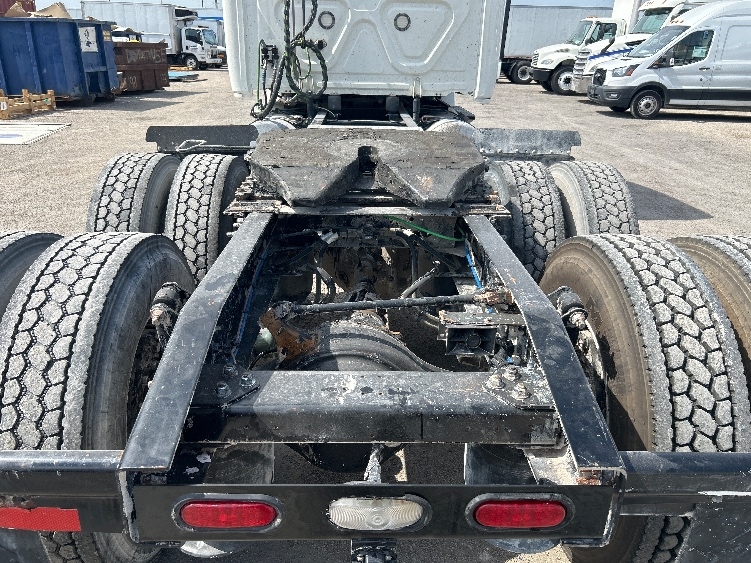 2020 Freightliner Cascadia in Dallas, TX — photo 6