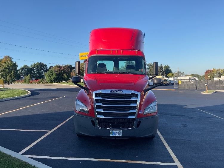 2020 Freightliner Cascadia in Akron, OH — photo 2