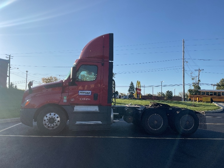 2020 Freightliner Cascadia in Akron, OH — photo 4